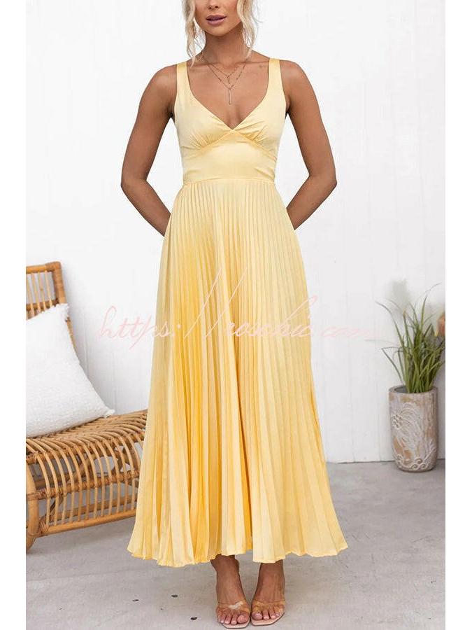 Clara | Elegant Pleated Cocktail Dress - ginlerie 1