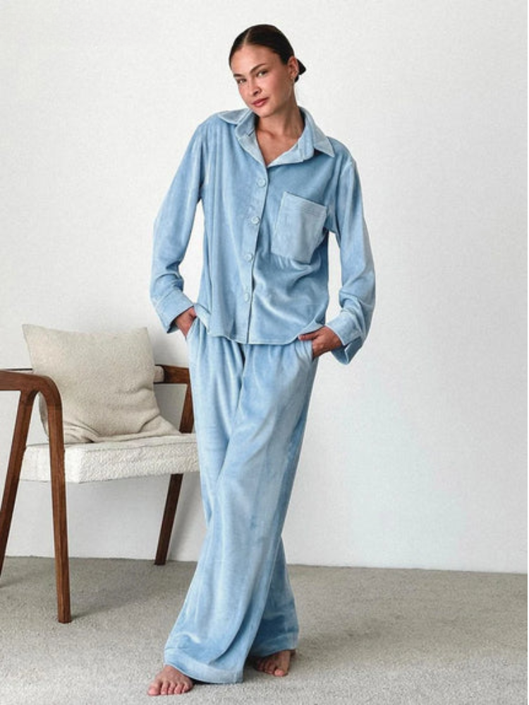 “Elena | Velour Two-Piece Pajama Set - ginlerie” 0