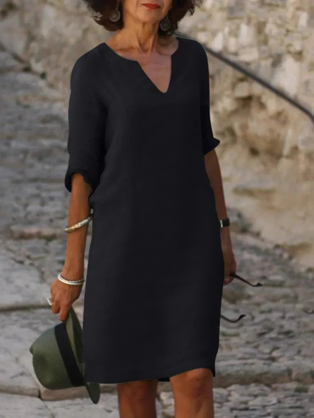 Maya | Relaxed V-Neck Black Dress - ginlerie 0