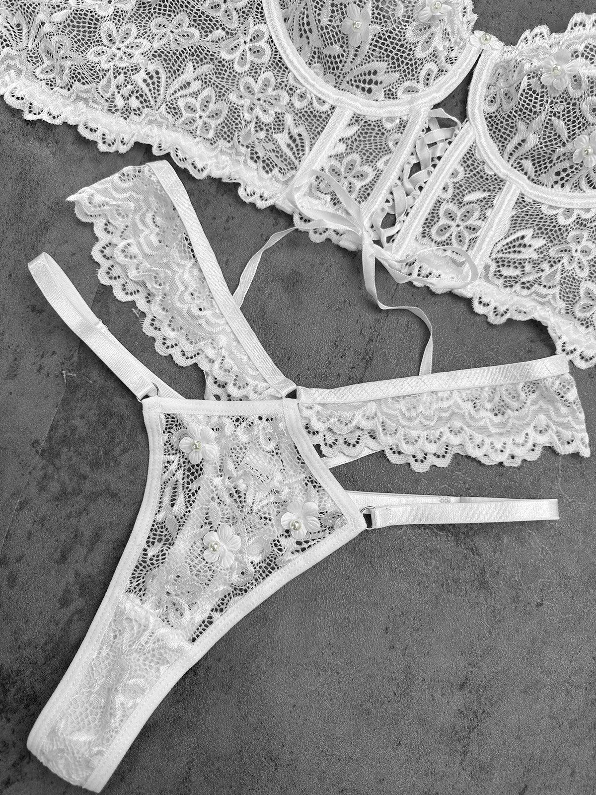 White Pearls Small Flower Lace Lingerie Set - ginlerie