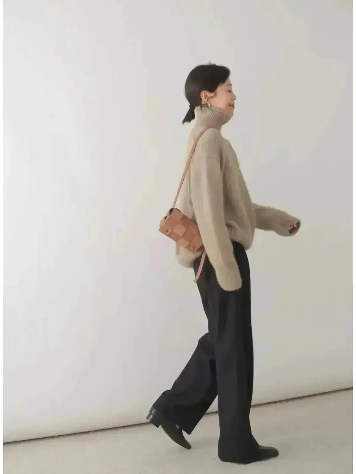 Black Cashmere Turtleneck Sweater for Men – Soft, Cozy, and Timeless Design 2