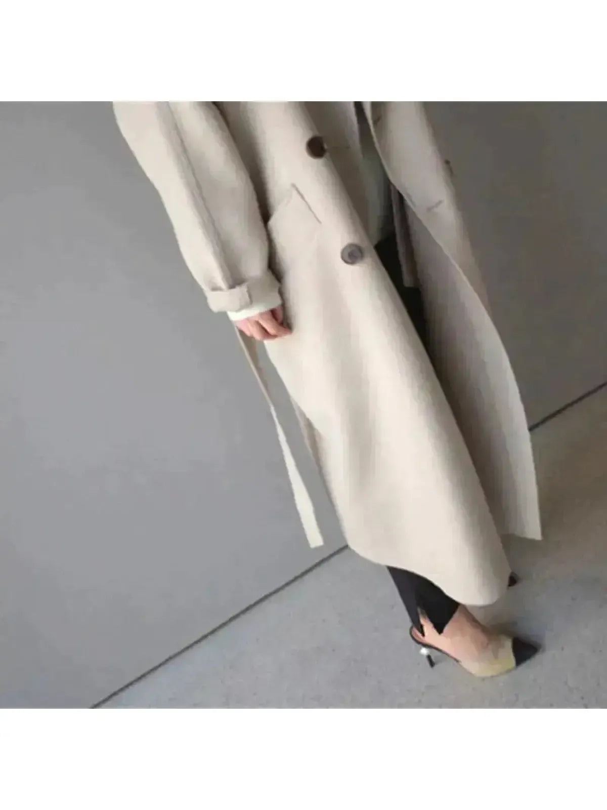 Elegant Long Wool Coat for Women – Stylish and Cozy Outerwear 1