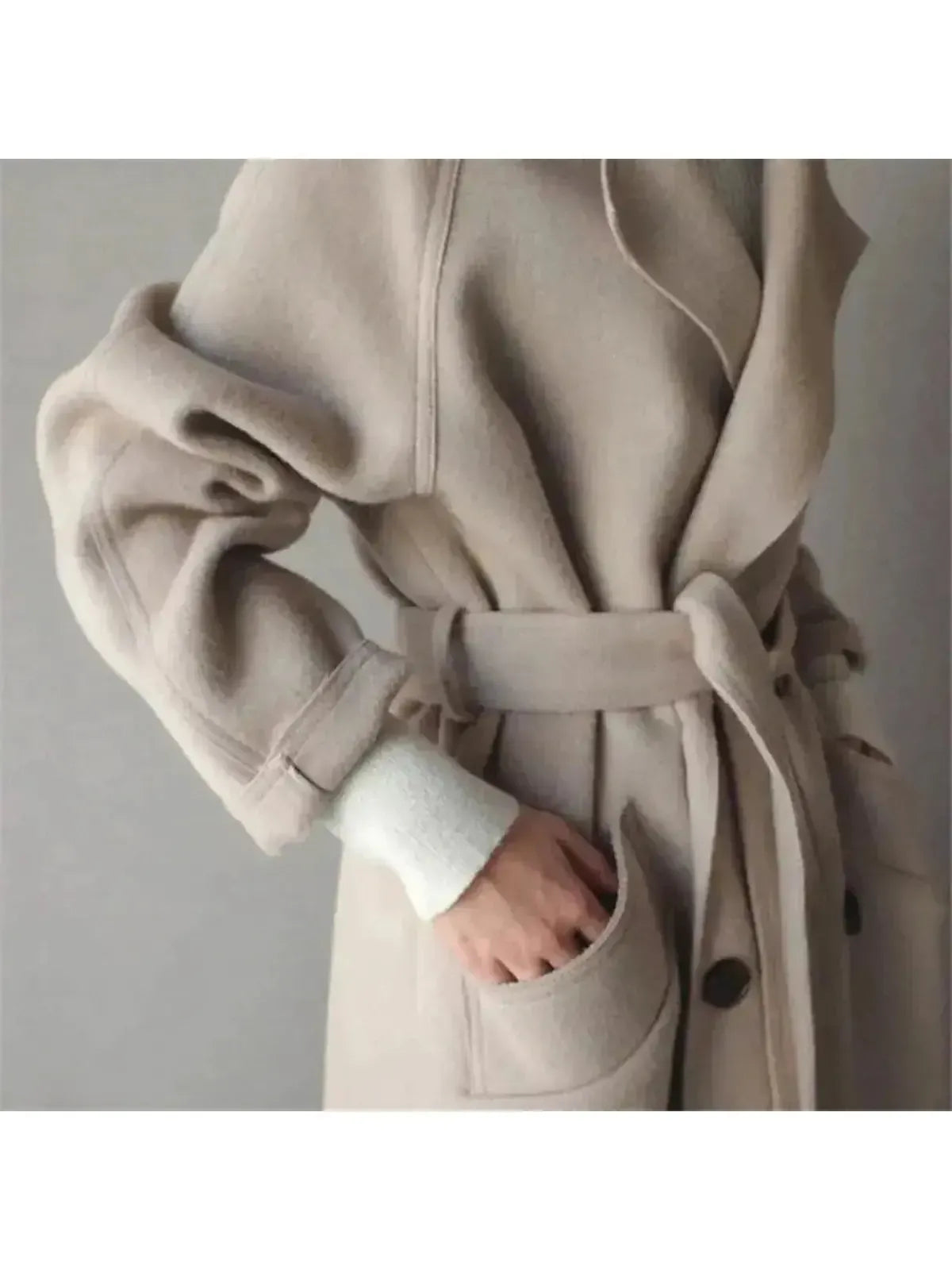 Elegant Long Wool Coat for Women – Stylish and Cozy Outerwear 2