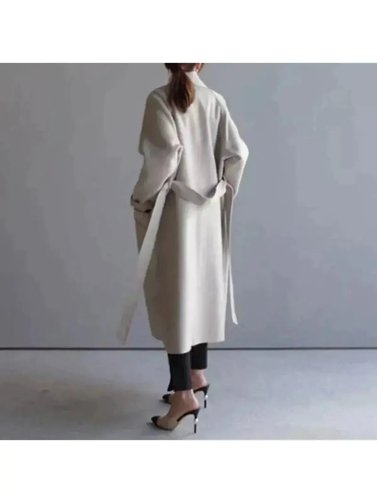Elegant Long Wool Coat for Women – Stylish and Cozy Outerwear 3