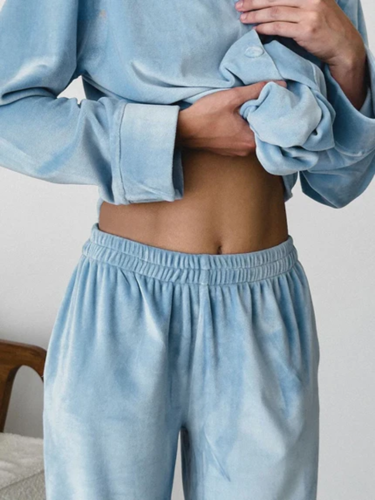 “Elena | Velour Two-Piece Pajama Set - ginlerie” 3
