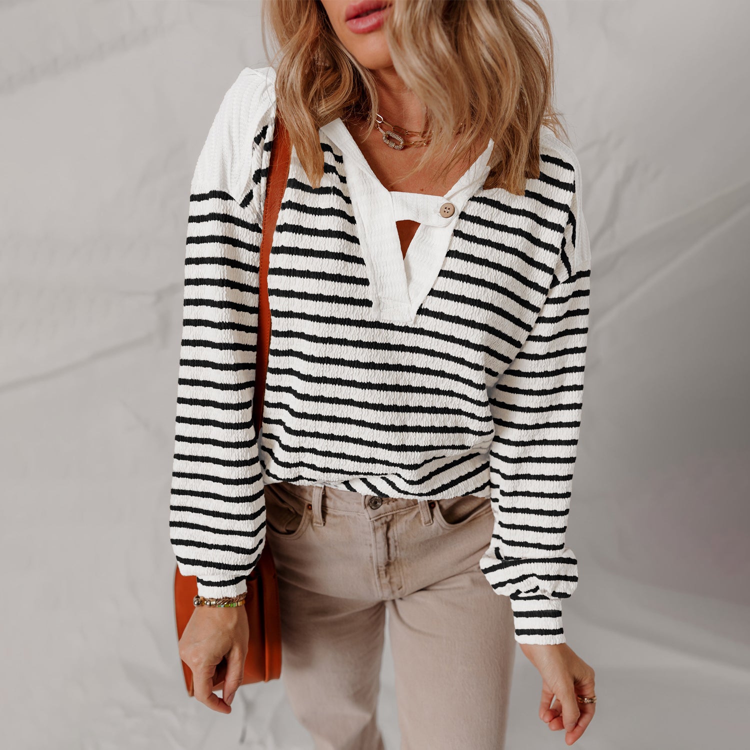 Elise | Textured V-Neck Sweater - ginlerie 0