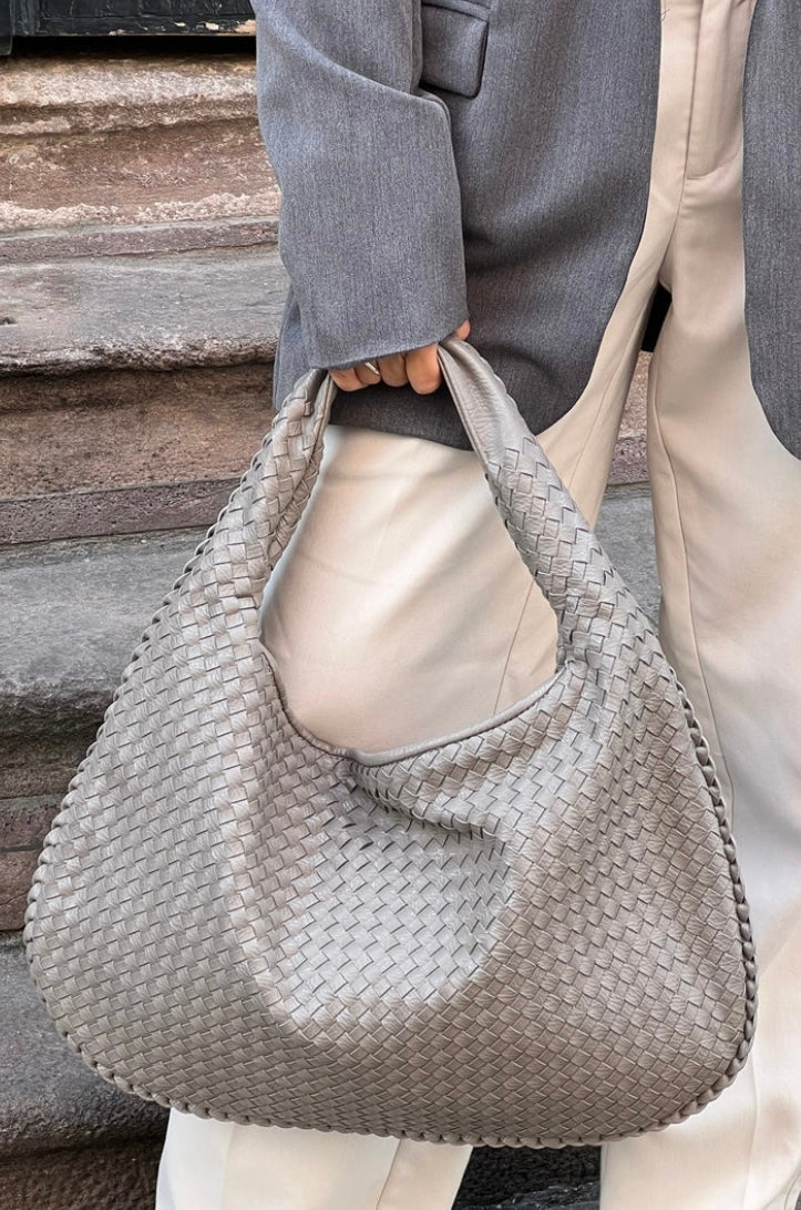 Isla | Elegant Black Leather Tote Bag - ginlerie 2