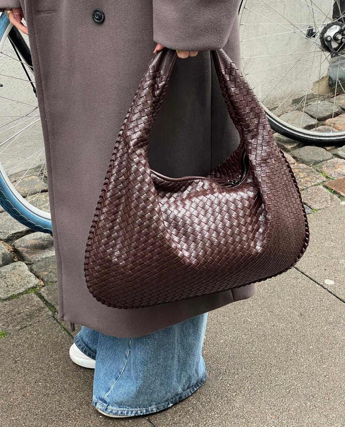 Isla | Elegant Black Leather Tote Bag - ginlerie 3