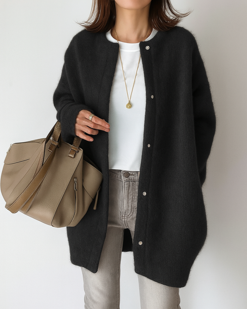 https://cdn.shopify.com/s/files/1/0741/0309/5386/files/Cardigan-donna-invernale-con-bottoni-e-collo-rotondo-5.png