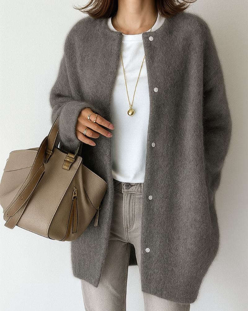 https://cdn.shopify.com/s/files/1/0741/0309/5386/files/Cardigan-donna-invernale-con-bottoni-e-collo-rotondo-3.png