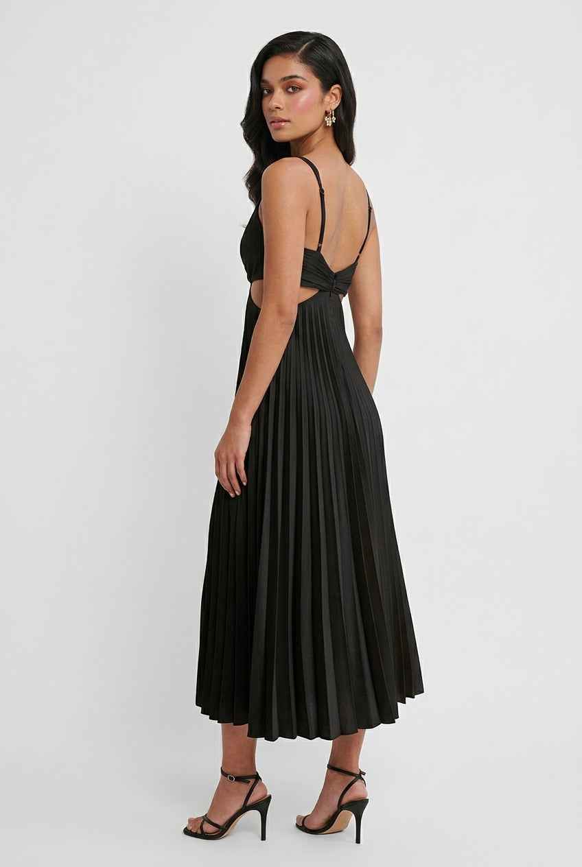 Nina | Elegant Pleated Maxi Dress - ginlerie 2