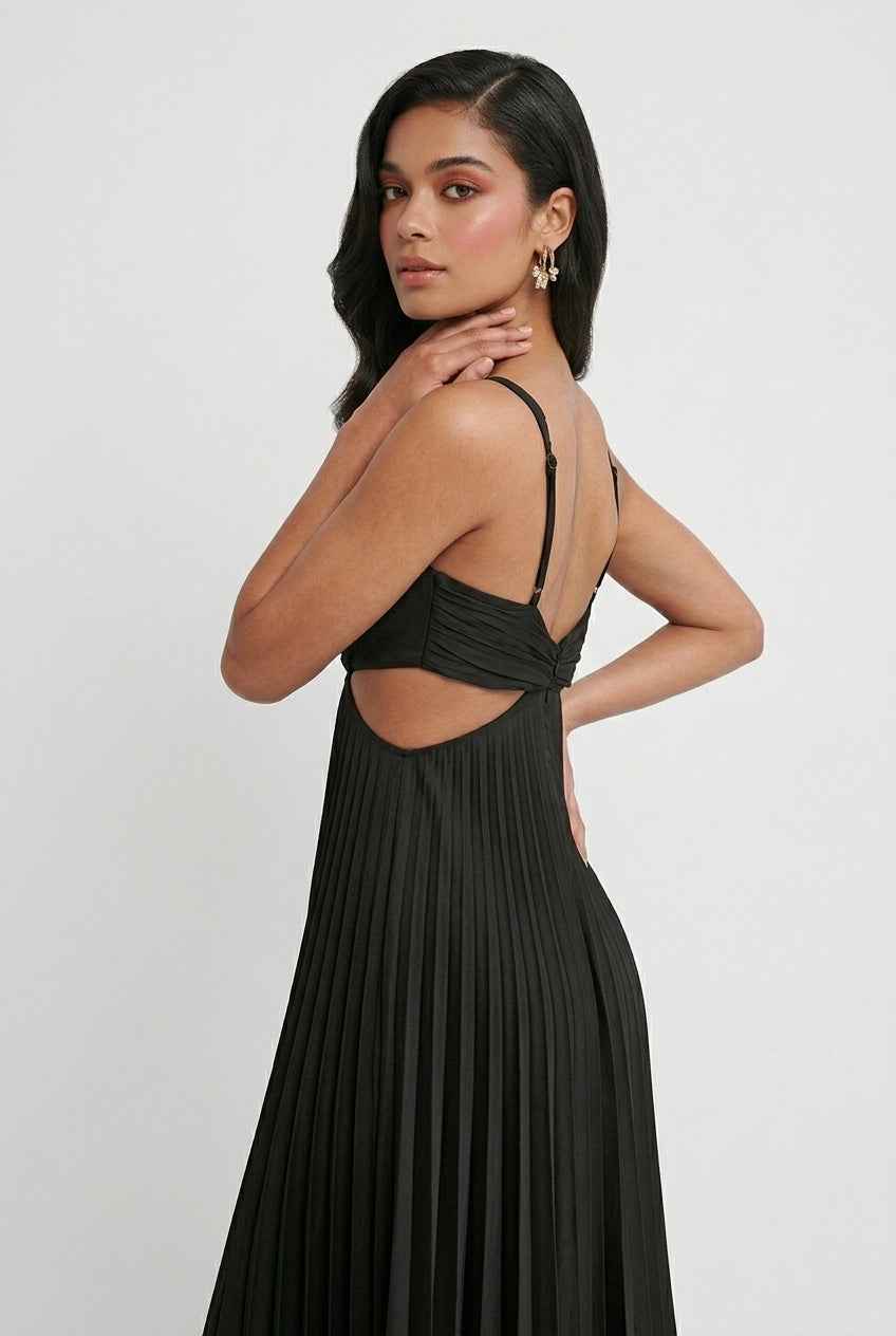 Nina | Elegant Pleated Maxi Dress - ginlerie 5