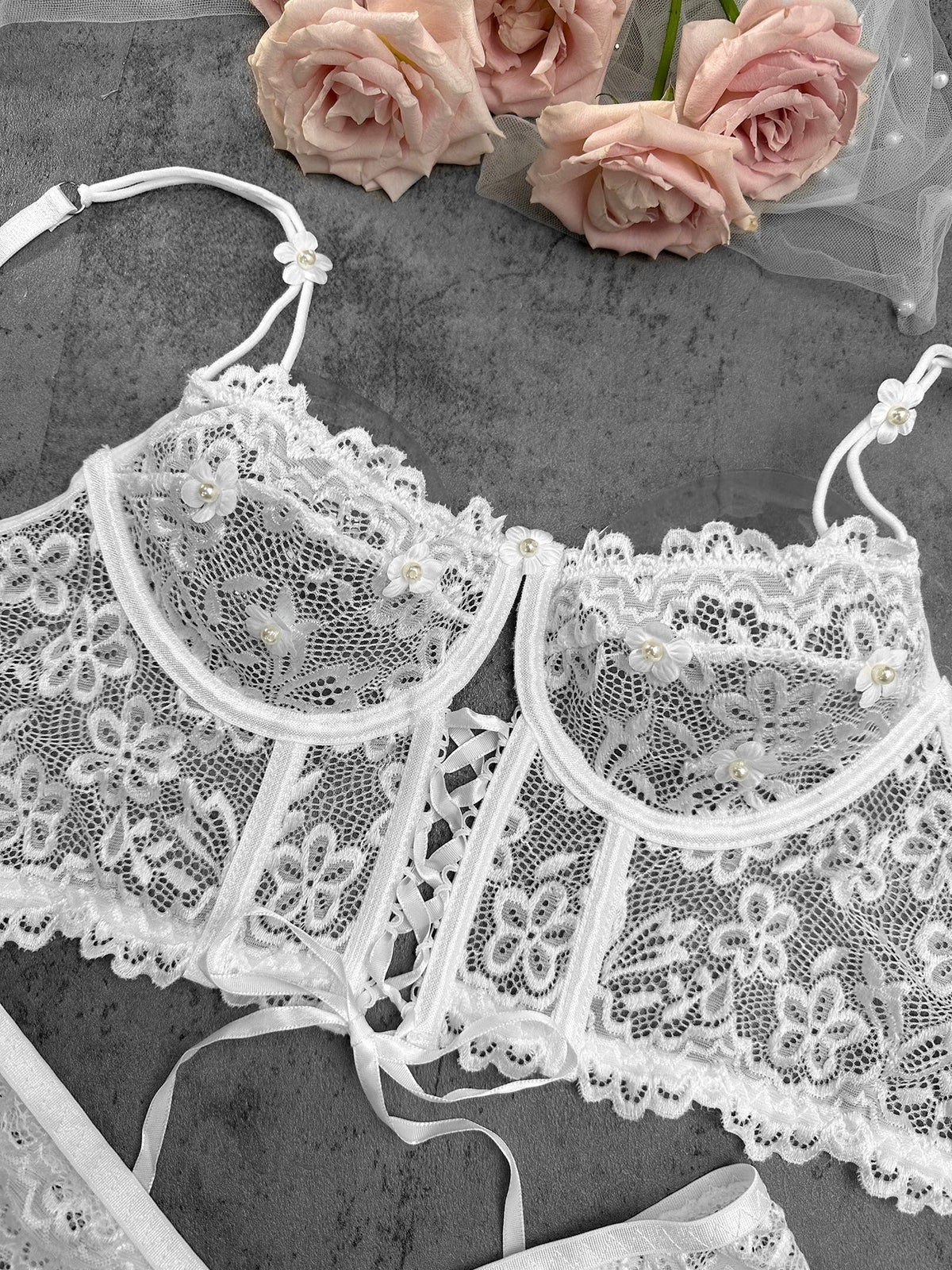 White Pearls Small Flower Lace Lingerie Set - ginlerie